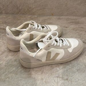 Veja V-10 white and beige sneaker women’s size 39.